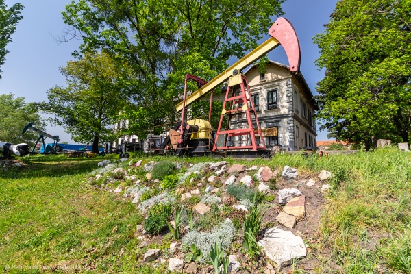 Muzeum naftového dobývání a geologie